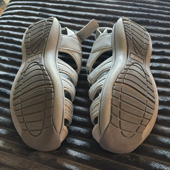8M Kombu Women’s Athletic Water  Shoes - Great Condition! Like New!! - Picture 3 of 4